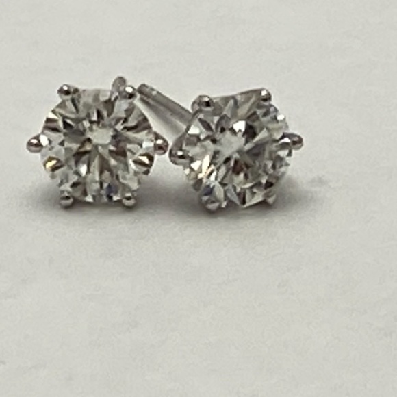 Moissanite stud earrings 1 carat each - Picture 1 of 1